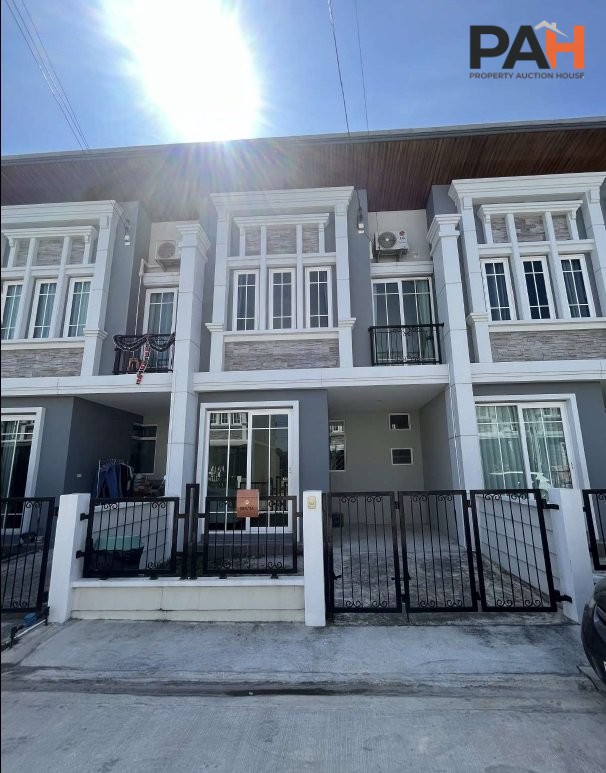 ทาวน์เฮ้าส์ โกลเด้นทาวน์ อ่างศิลา-สุขุมวิท