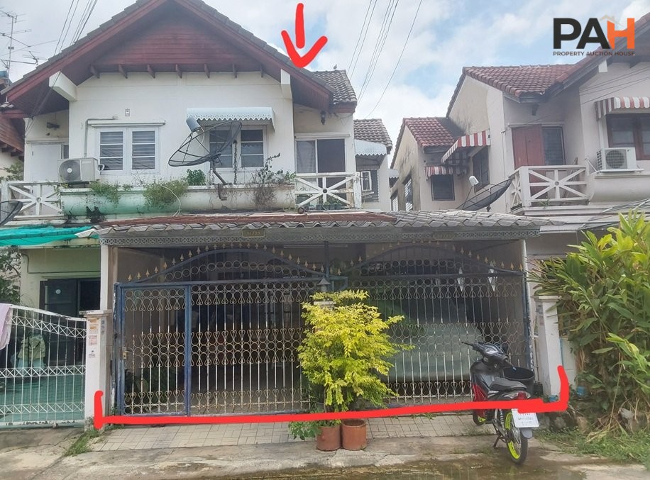 Semi-detached house in Mueang Nonthaburi - Image 8