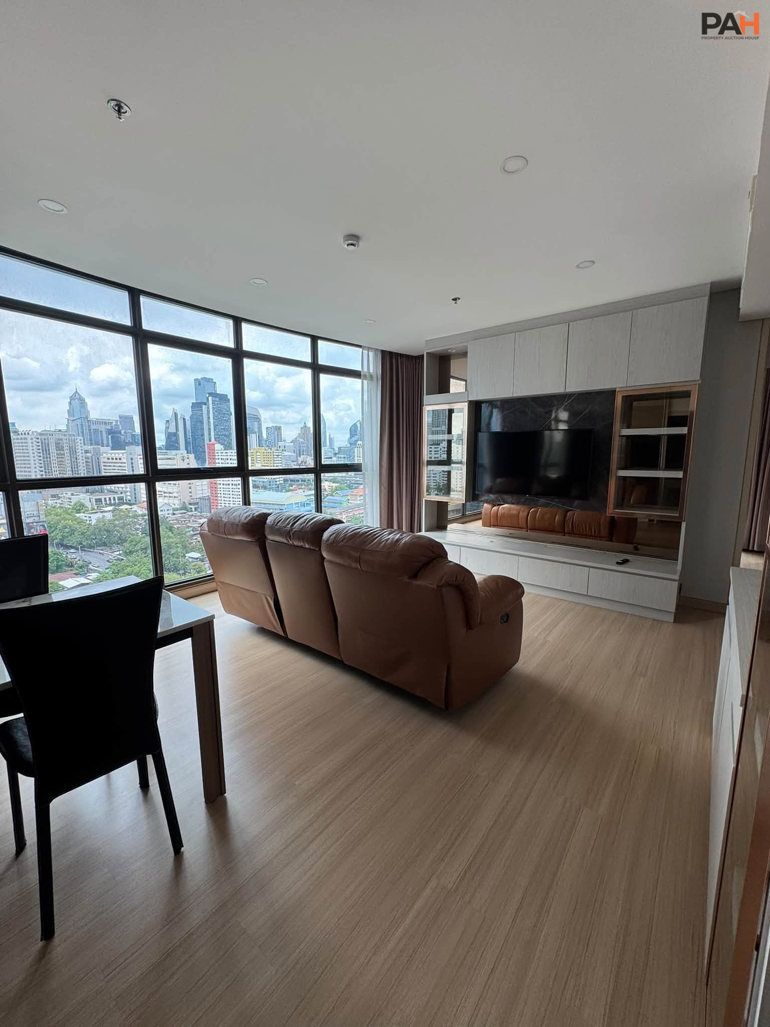 ✨ 36,000 / month. For rent / sale: "Lumpini Suite Petchburi-Makkasan" Condo ✨ - Image 3