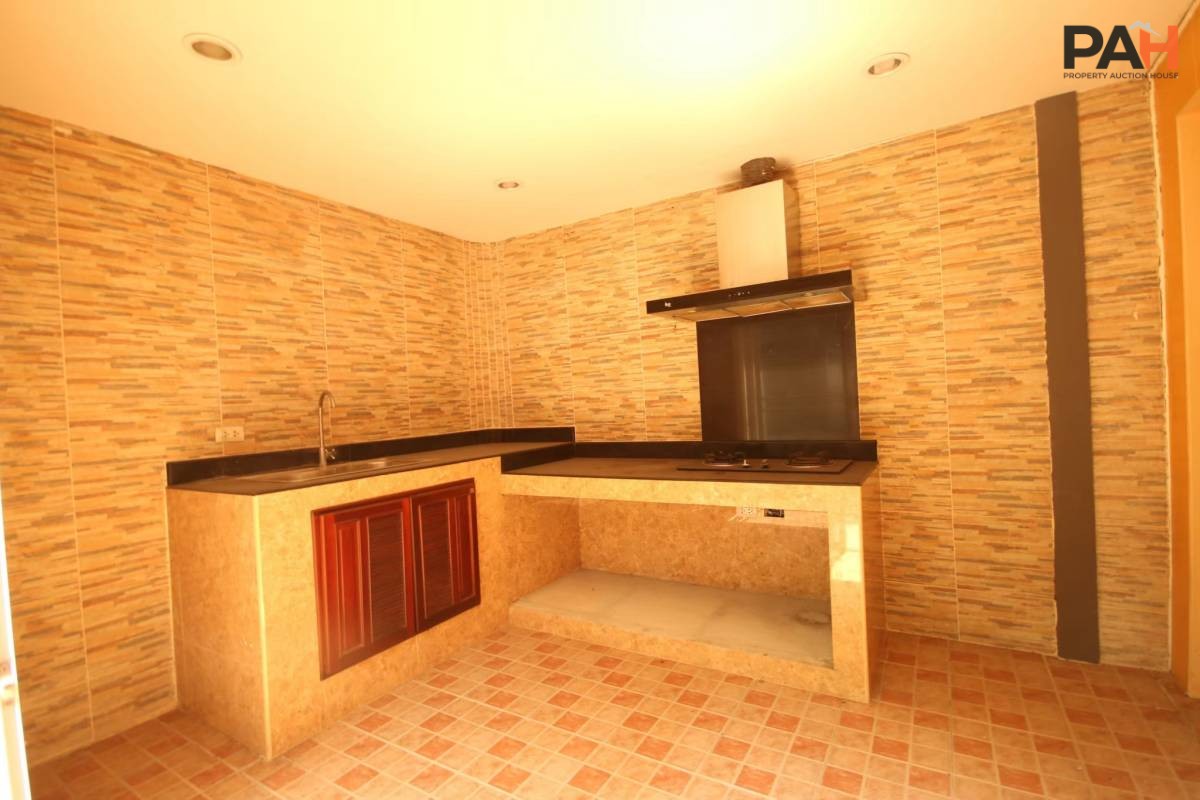 Townhouse in Mueang Nonthaburi - Image 9