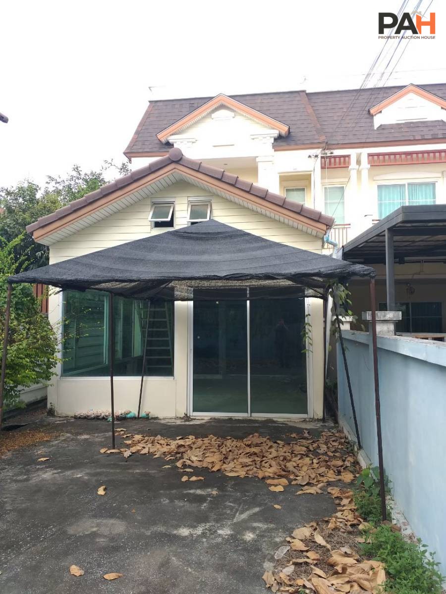 Townhouse in Mueang Nonthaburi - Image 8