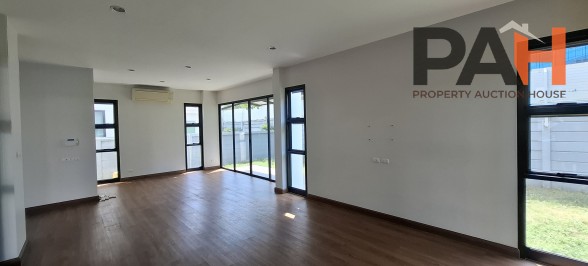 Single Detached House in Baan Lumpini Suan Luang Rama IX Project, Bangkok - Image 9