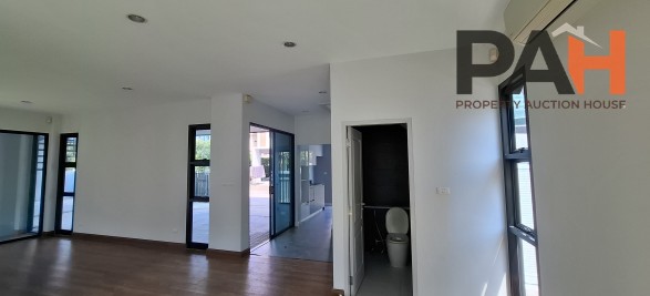 Single Detached House in Baan Lumpini Suan Luang Rama IX Project, Bangkok - Image 8