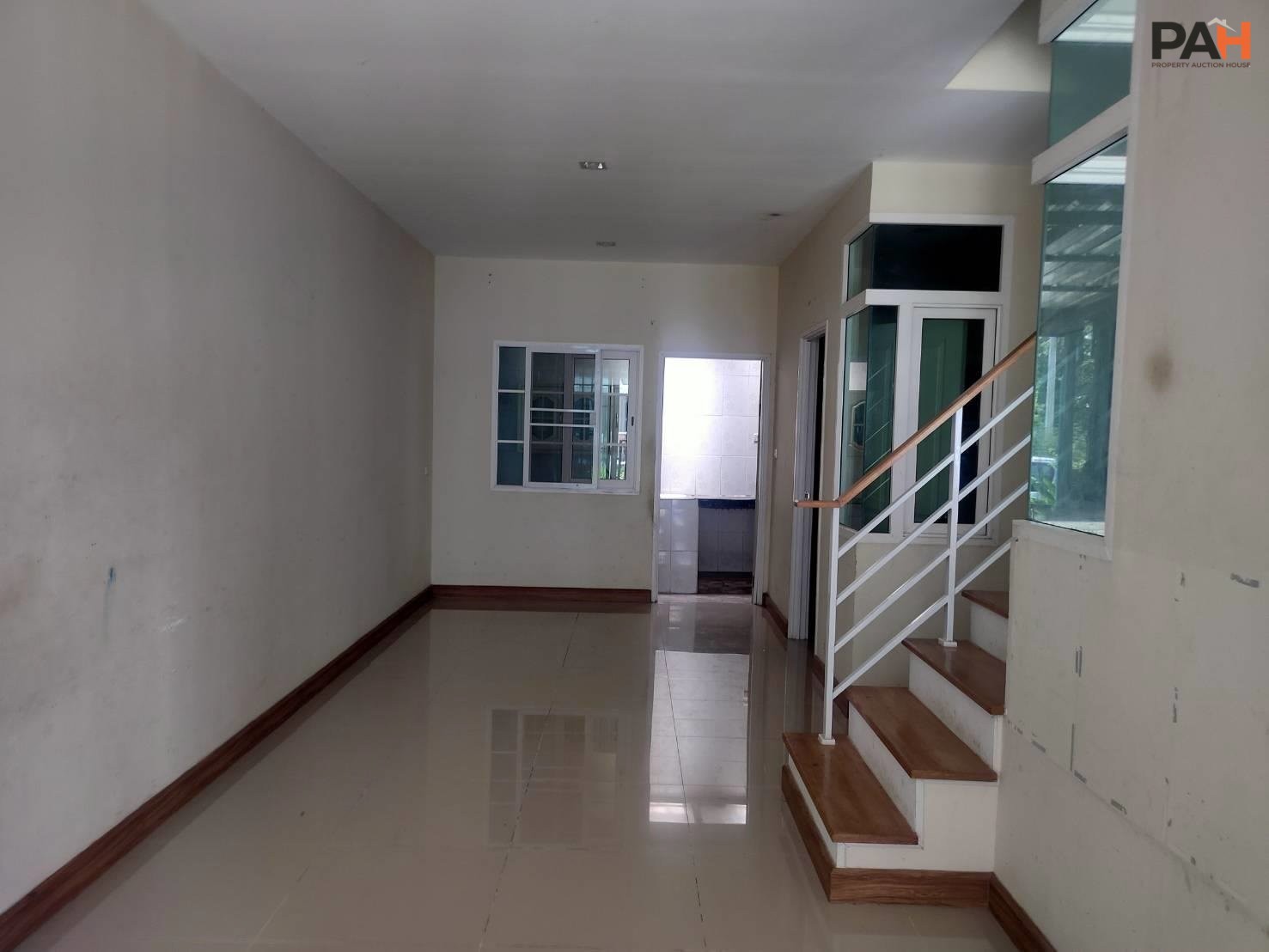 Townhouse in Mueang Nonthaburi - Image 4