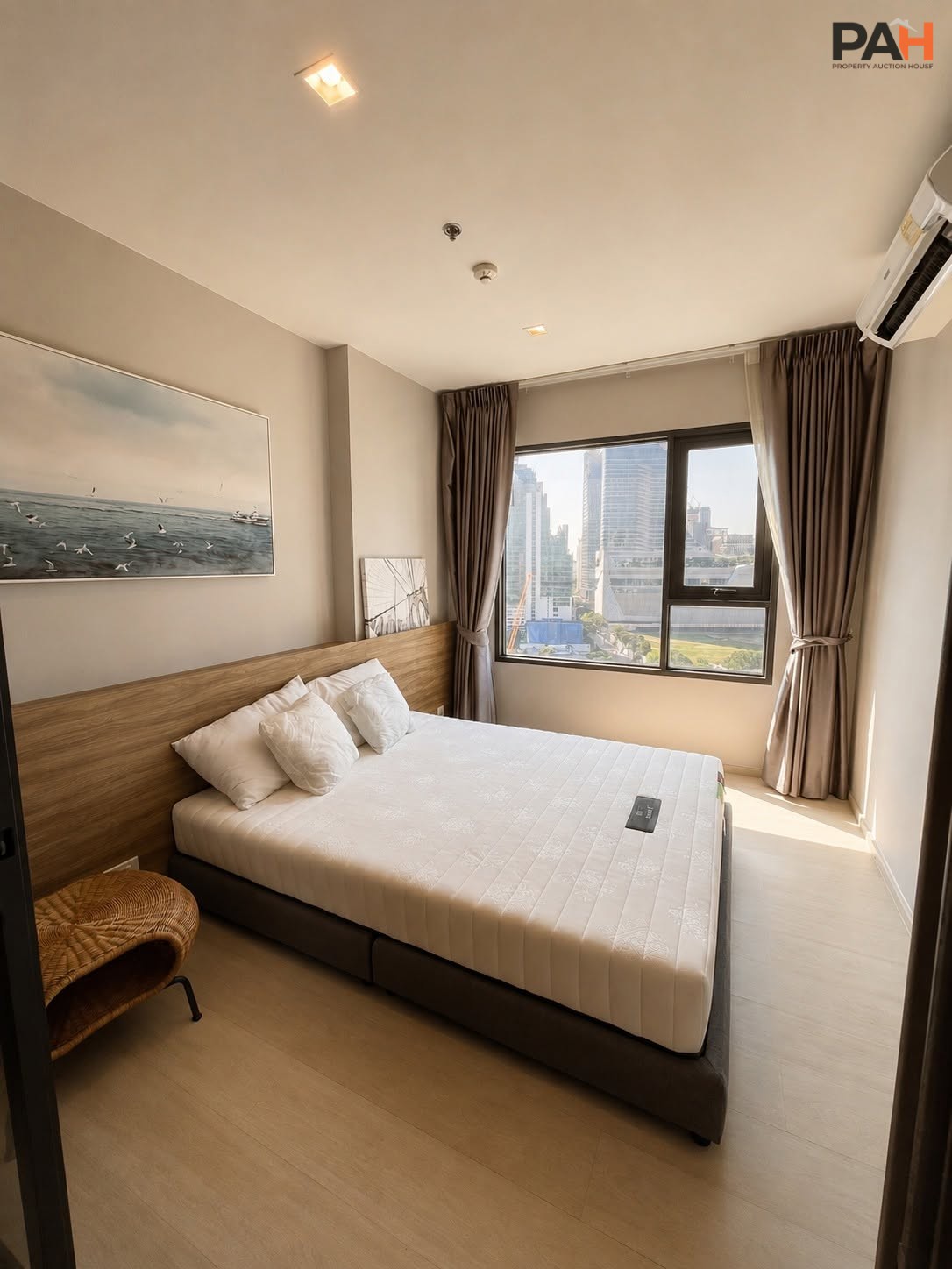 ✨ Condo for rent in the heart of Phloen Chit, “Life One Wireless” ✨