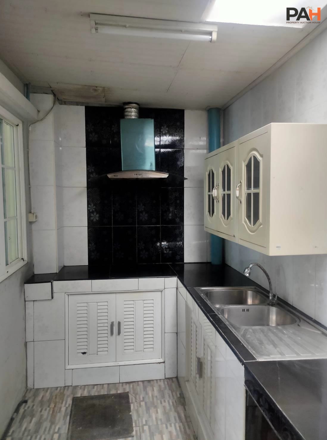 Townhouse in Mueang Nonthaburi - Image 5