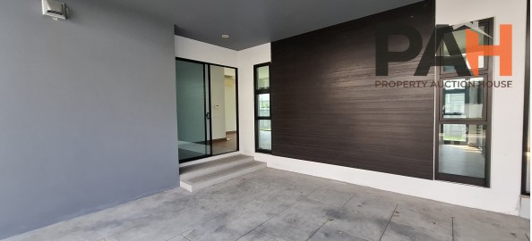 Single Detached House in Baan Lumpini Suan Luang Rama IX Project, Bangkok - Image 6