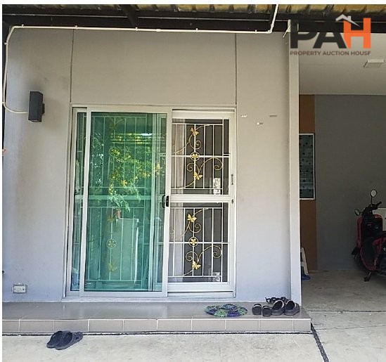 Townhouse in Mueang Samut Prakan - Image 3