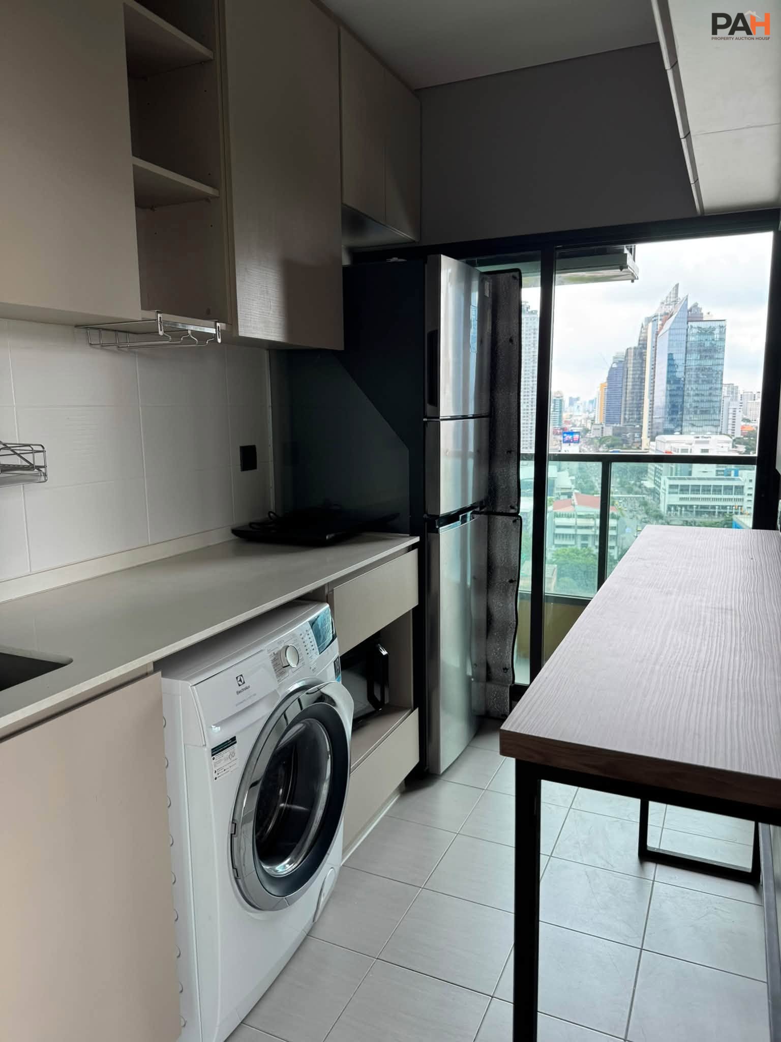 ✨ 36,000 / month. For rent / sale: "Lumpini Suite Petchburi-Makkasan" Condo ✨ - Image 9