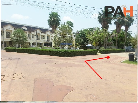 Townhouse in Mueang Nonthaburi - Image 3