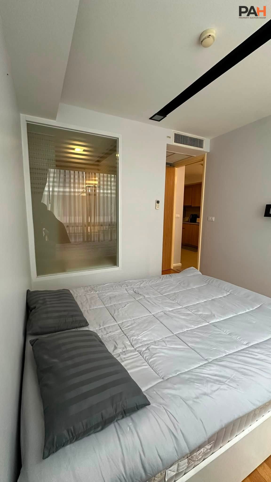 ✨ For Rent / Sale: Condo in the heart of Ploenchit, “The Nest Ploenchit” ✨ Prime CBD location, just a few minutes' walk to BTS Ploenchit. Ready to move in. - Image 8