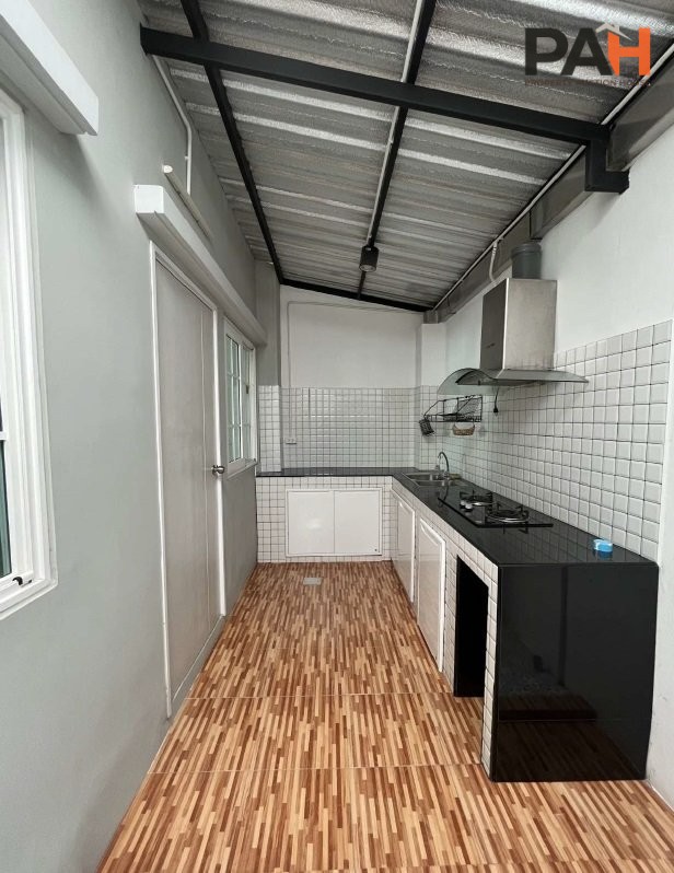 ทาวน์เฮ้าส์ โกลเด้นทาวน์ อ่างศิลา-สุขุมวิท - Image 6