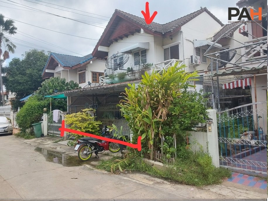 Semi-detached house in Mueang Nonthaburi - Image 6