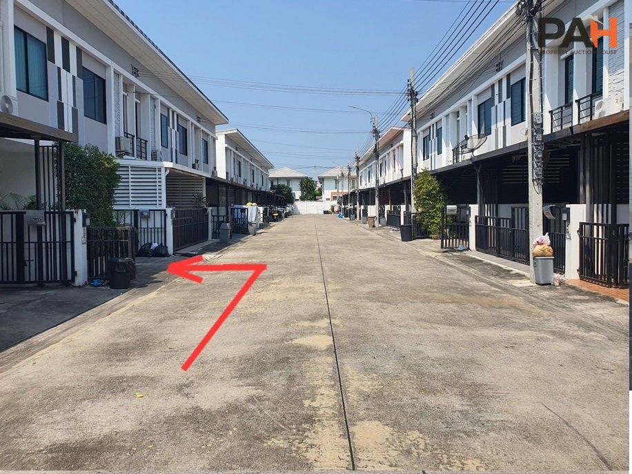 The Trust Townhome Ratchaphruek - Rattanathibet 2, Pak Kret, Nonthaburi - Image 7
