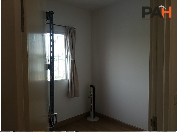 Townhouse in Mueang Samut Prakan - Image 6