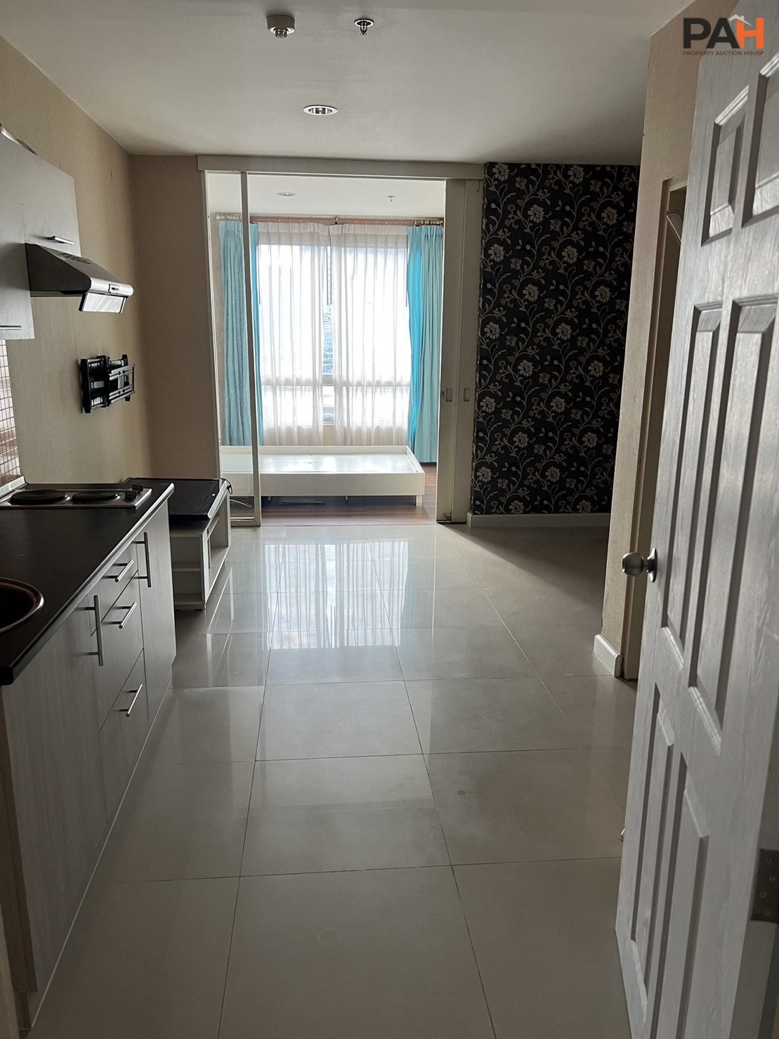 At City Sukhumvit Condo [9th Floor, Building 3] - Image 6