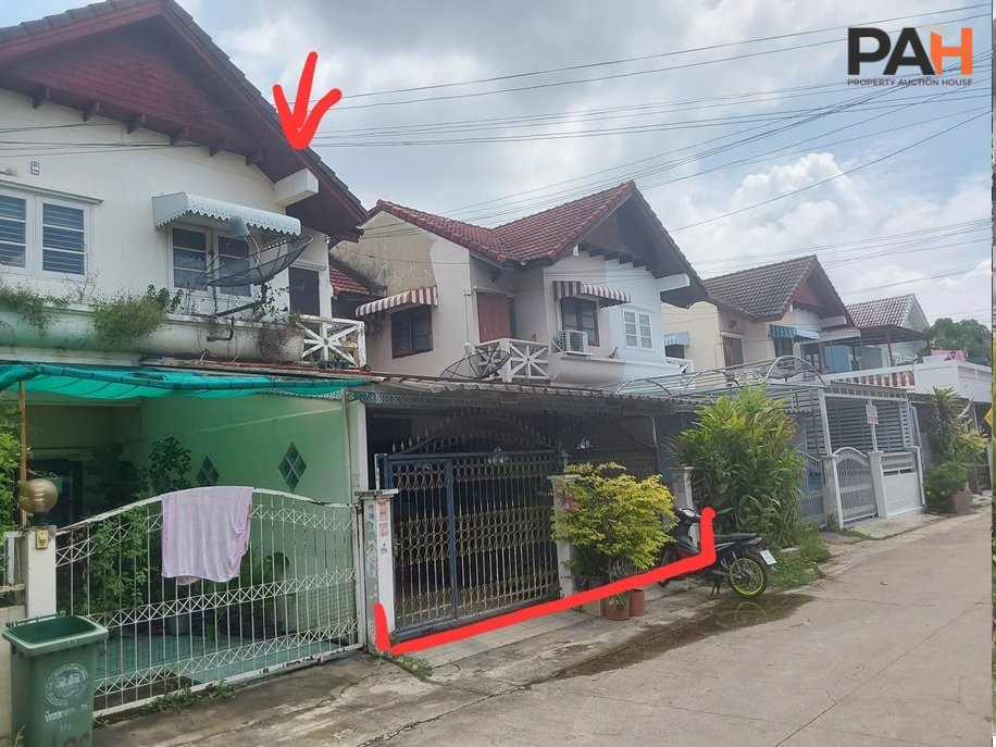 Semi-detached house in Mueang Nonthaburi - Image 7