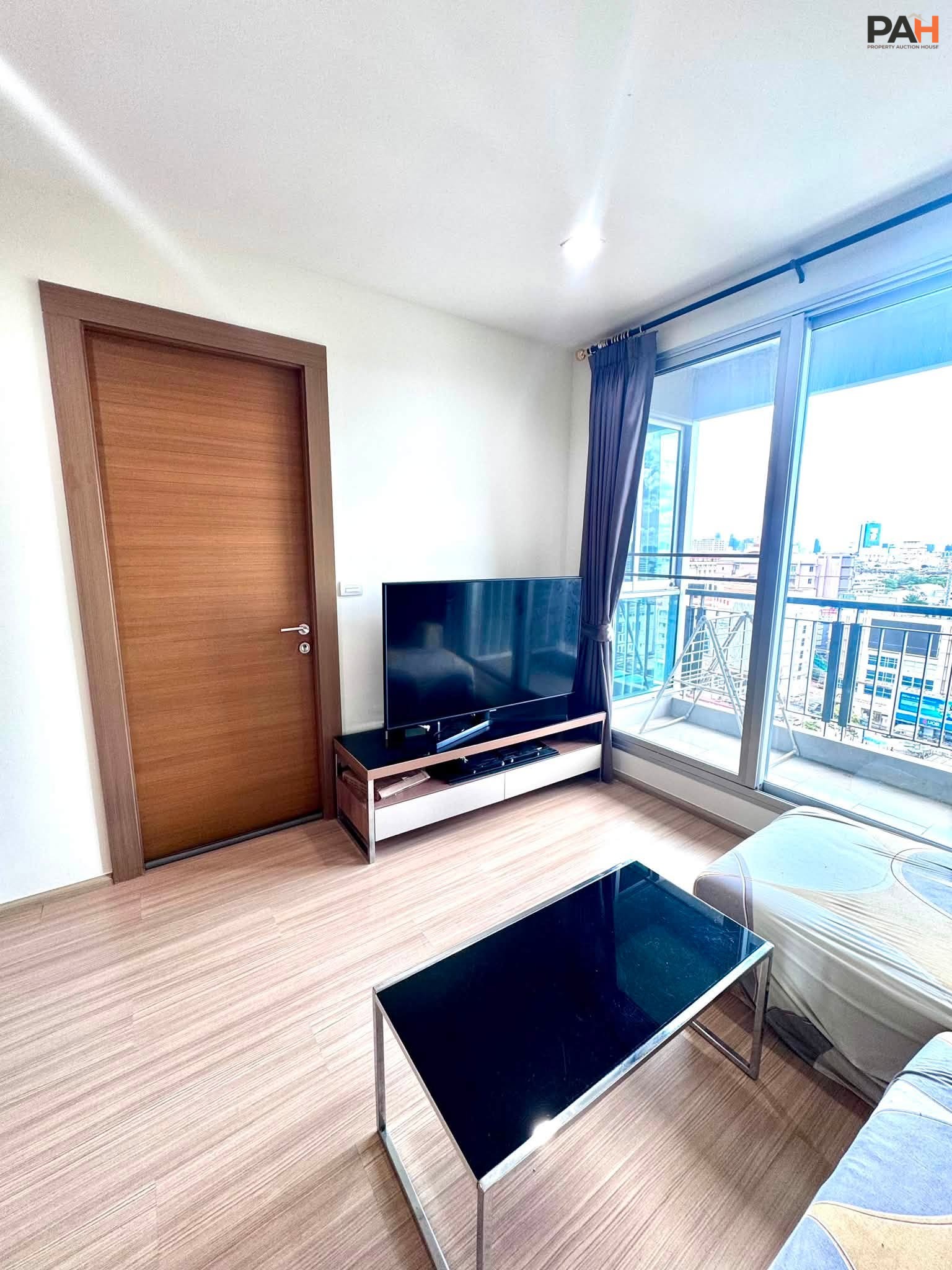 Rhythm Huai Khwang Condo [11th Floor, Corner Unit 218/99] - Image 8