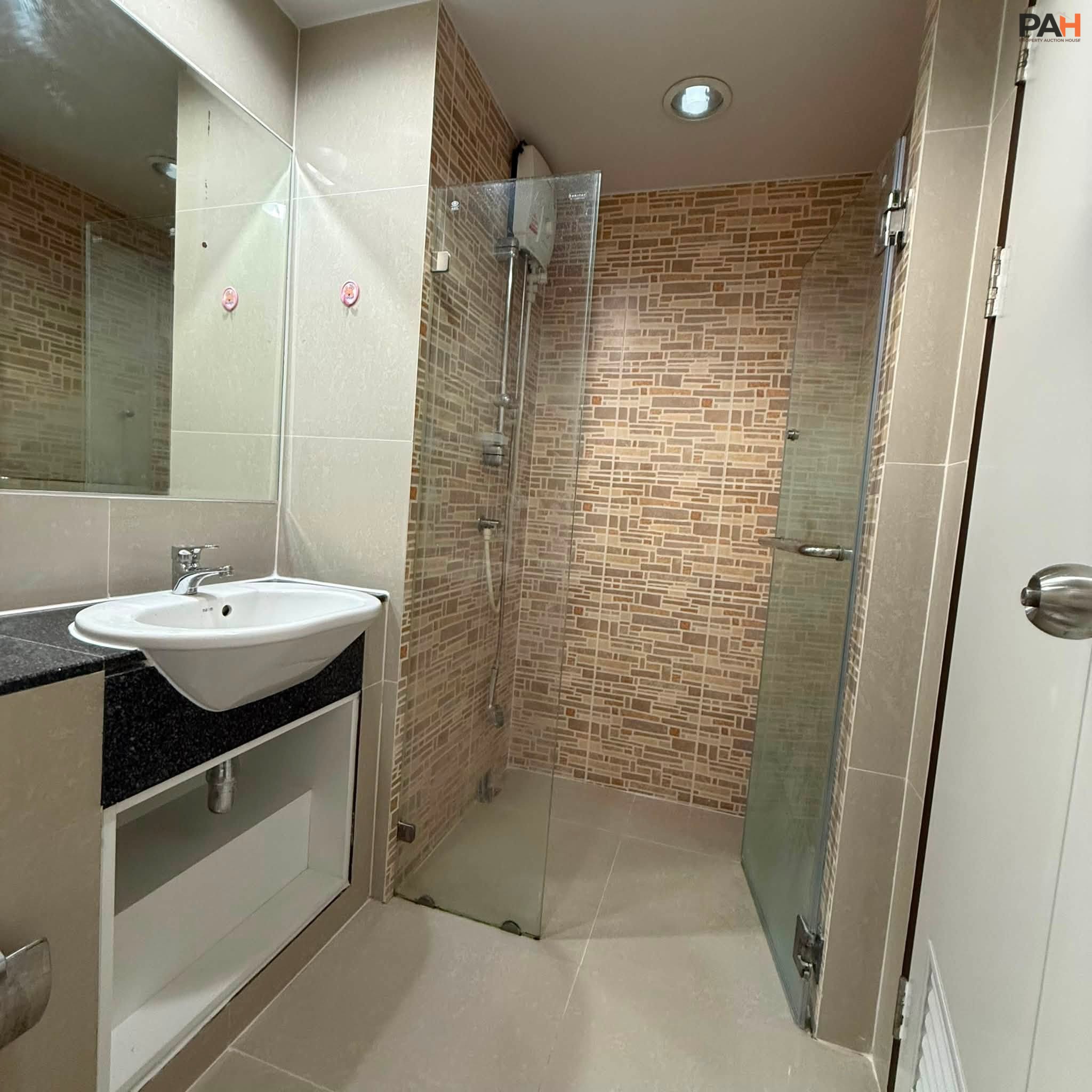 ✨ Condo for rent in Ratchada: “The Kris 3 Ratchadaphisek 17” ✨ - Image 10