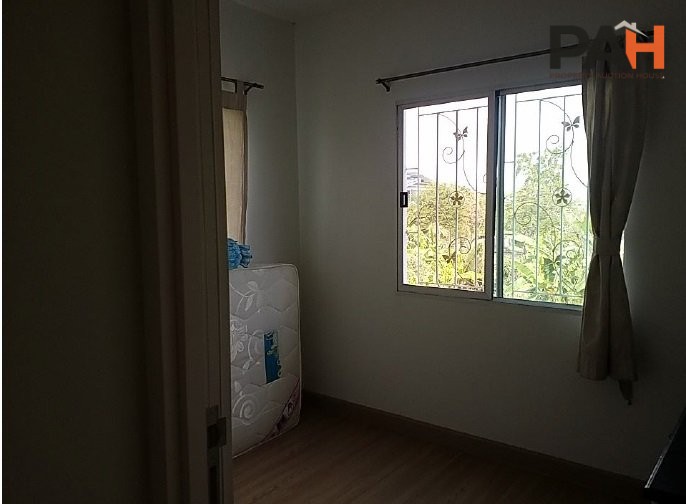 Townhouse in Mueang Samut Prakan - Image 9