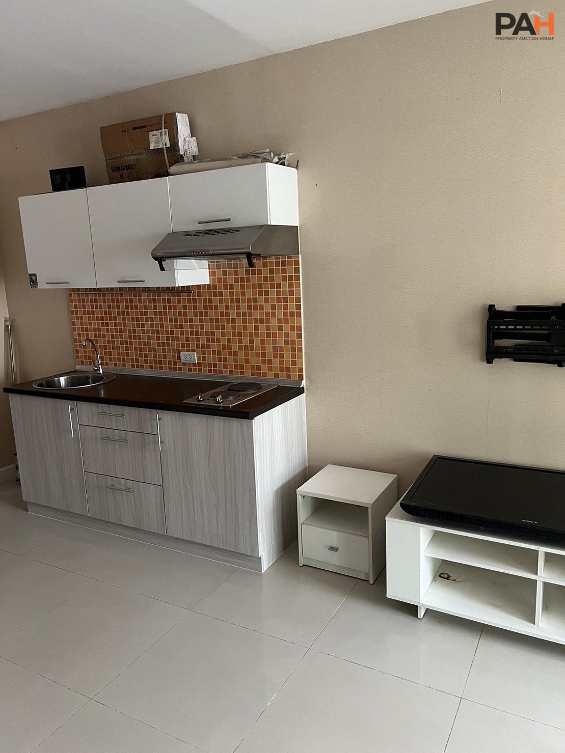 At City Sukhumvit Condo [9th Floor, Building 3] - Image 8