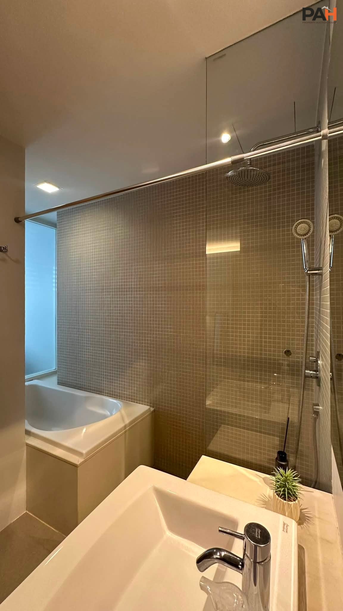 ✨ For Rent / Sale: Condo in the heart of Ploenchit, “The Nest Ploenchit” ✨ Prime CBD location, just a few minutes' walk to BTS Ploenchit. Ready to move in. - Image 9