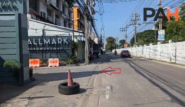 Hallmark Ngamwongwan Condo [5th Floor, Building B] - Image 2