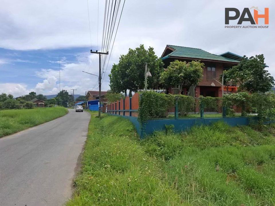 บ้านไม้สักทอง 2 ชั้น พร้อมเรือนรับรอง ติดถนน วิวทุ่งนา - Image 2