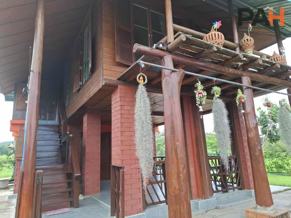 บ้านไม้สักทอง 2 ชั้น พร้อมเรือนรับรอง ติดถนน วิวทุ่งนา - Image 7