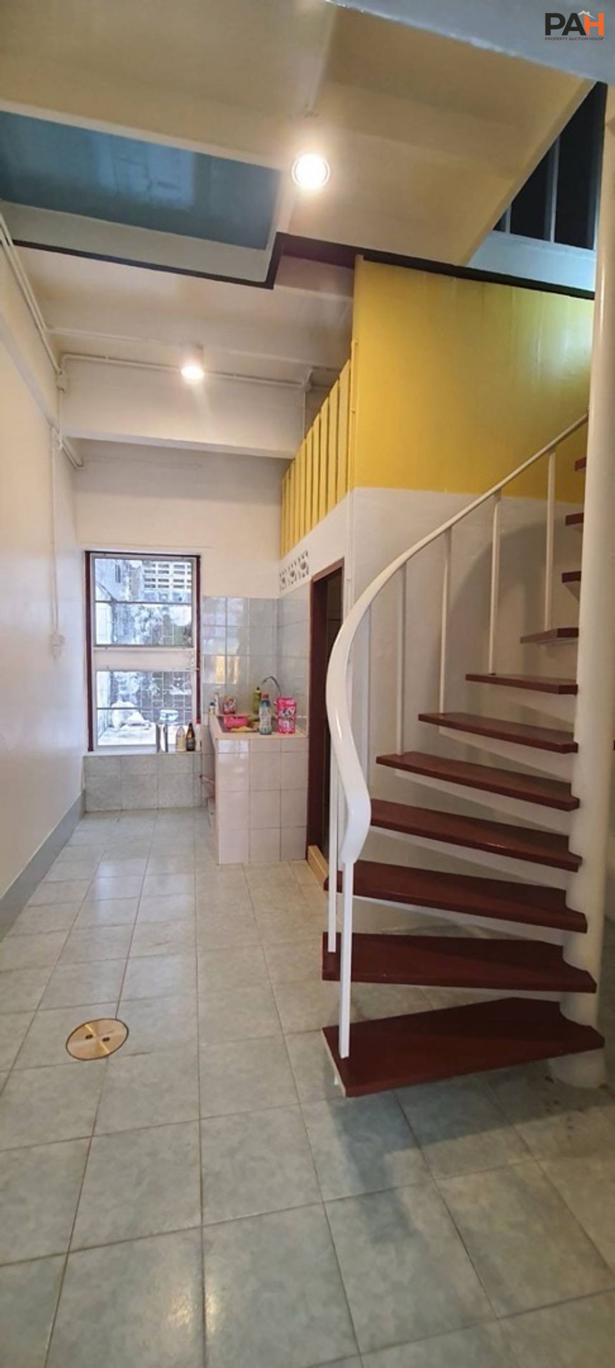 ให้เช่าทาวน์เฮาส์รีโนเวทใหม่ 2 ชั้น 2 ห้องนอน กลางเมืองชั้นใน เขตพระนคร ใกล้สนามหลวง วัดพระแก้ว - Image 4